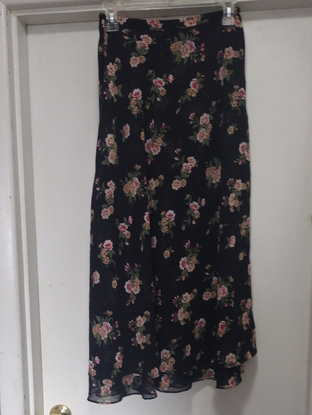 Express Black Cottagecore Maxi Skirt with Pink and Green Floral Print Small